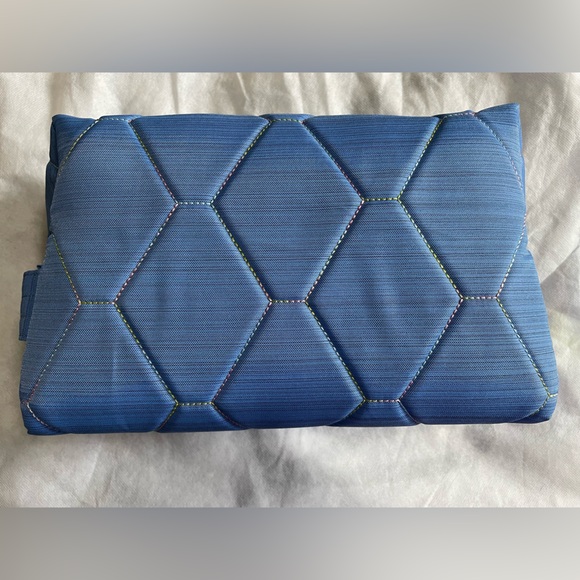 LUG: Bumper Case - Picture 2 of 7